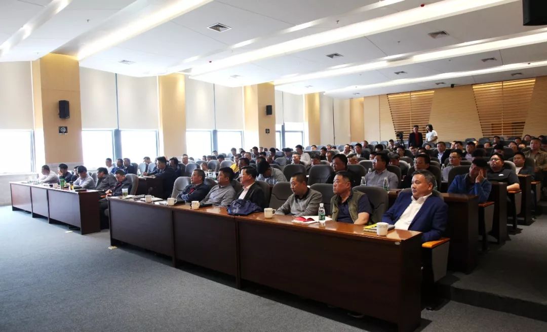 <strong>揚(yáng)力集團(tuán)舉辦2019年五一營(yíng)銷(xiāo)培訓(xùn)班！</strong>